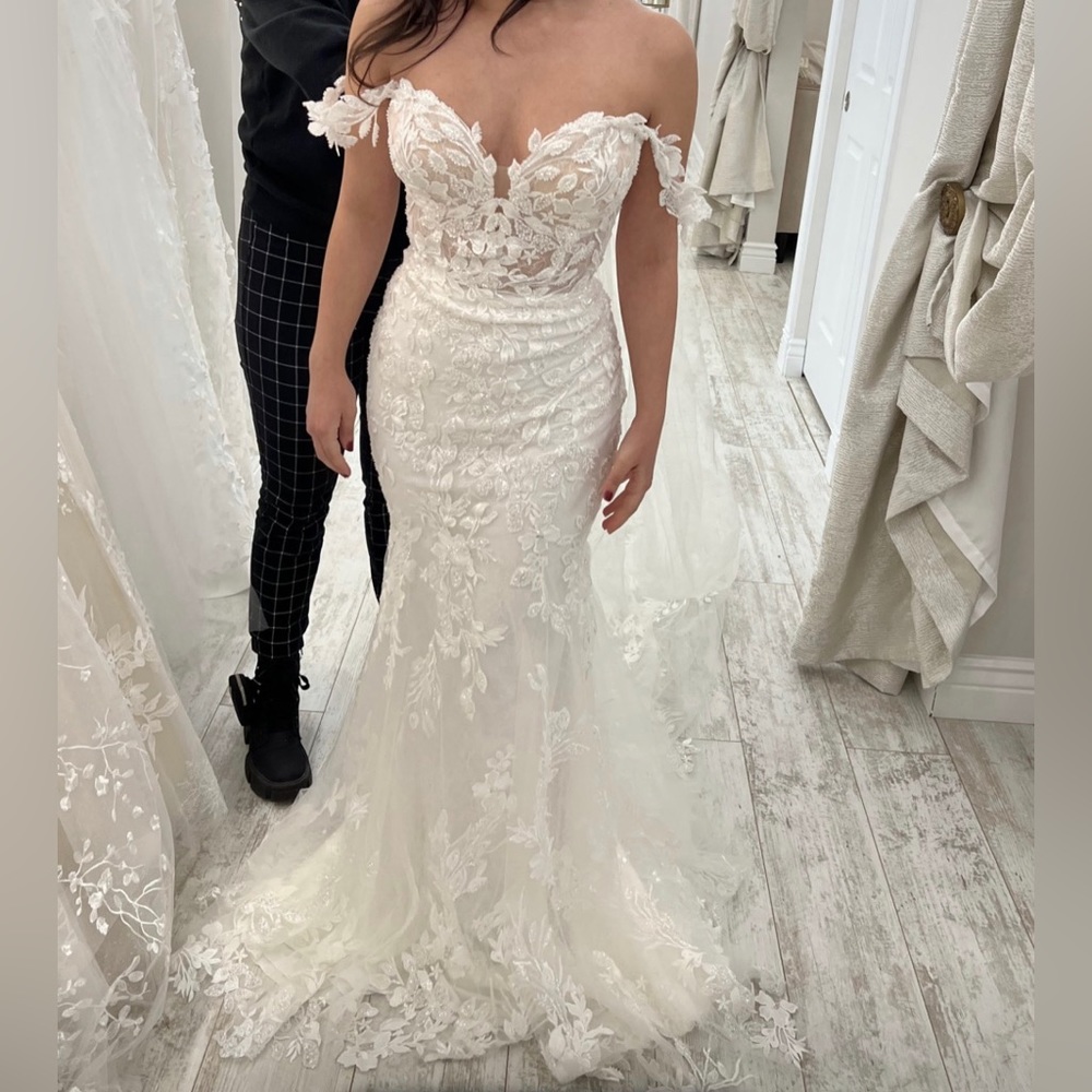 Badgley Mischka bride Etta dress